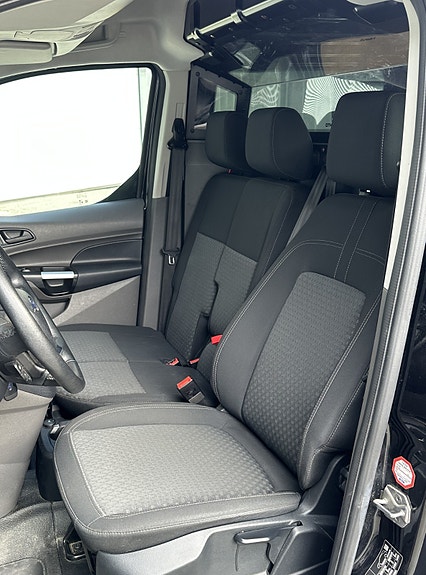 Ford Transit Connect 17 of 30