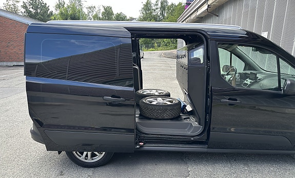 Ford Transit Connect 13 of 30