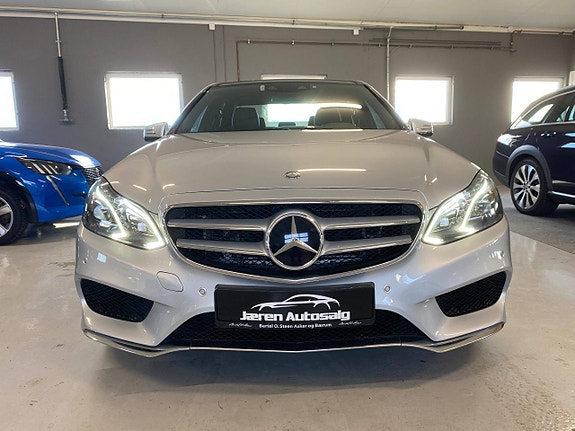 Mercedes-Benz E220 2 of 5