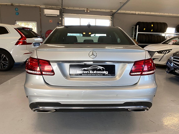 Mercedes-Benz E220 5 of 5