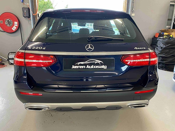 Mercedes-Benz E220 d 5 of 5