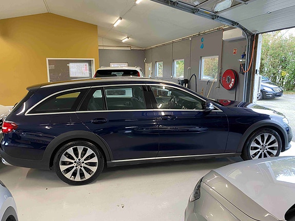 Mercedes-Benz E220 d 3 of 5