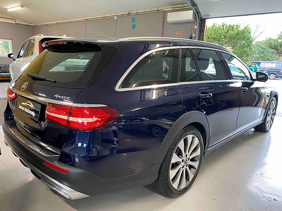 Mercedes-Benz E220 d 4 of 5