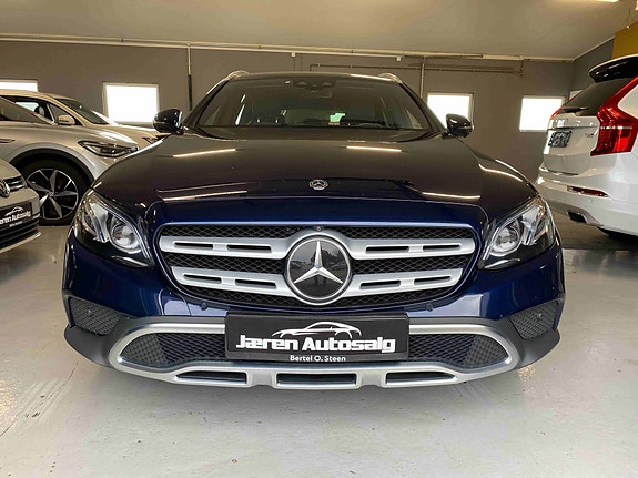 Mercedes-Benz E220 d 2 of 5