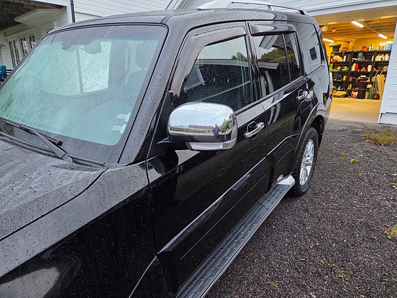 Mitsubishi Pajero 12 of 30