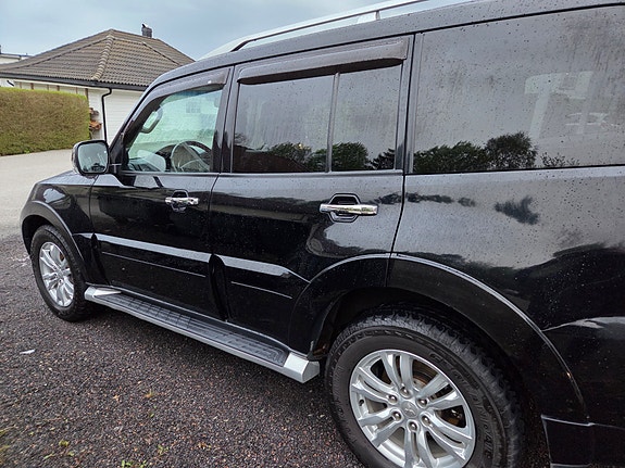 Mitsubishi Pajero 9 of 30