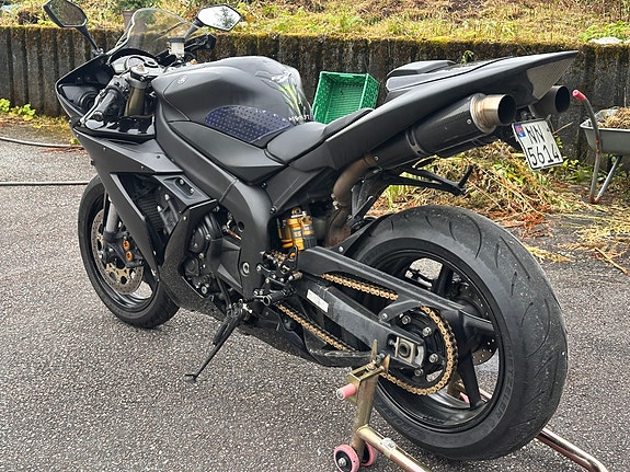 Yamaha Yzf-R1 2 of 10