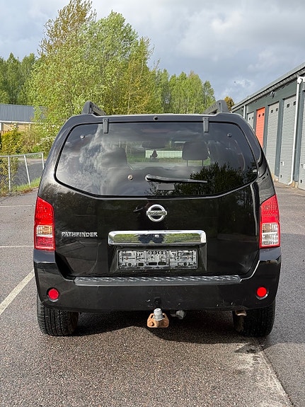 Nissan Pathfinder 7 of 30