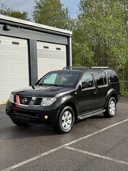 Nissan Pathfinder 4 of 5
