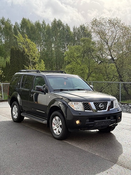 Nissan Pathfinder 3 of 5