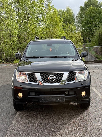 Nissan Pathfinder 2 of 5