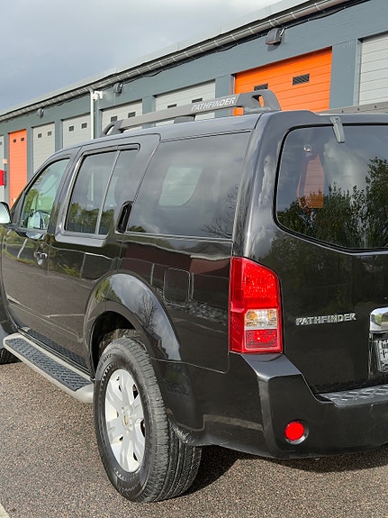 Nissan Pathfinder 11 of 30