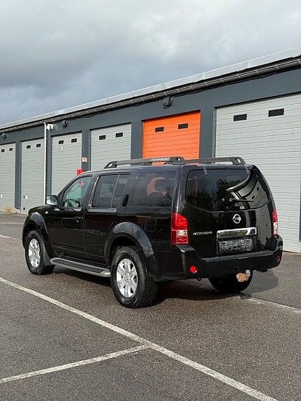 Nissan Pathfinder 5 of 5