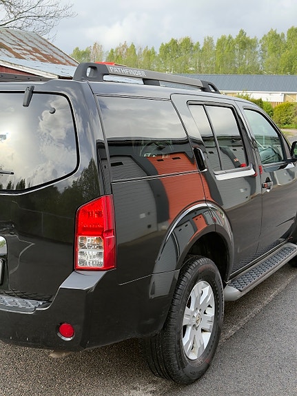 Nissan Pathfinder 8 of 30