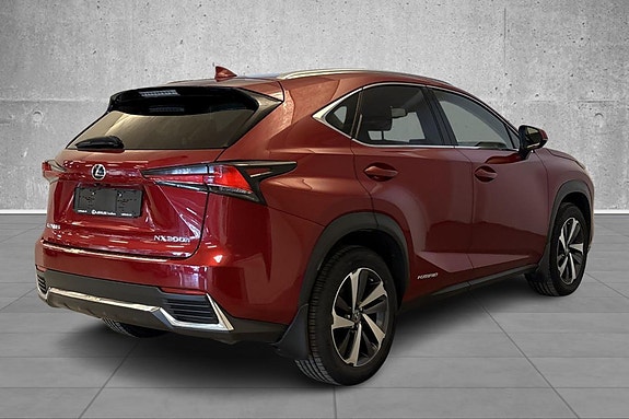 Lexus NX300h 5 of 5