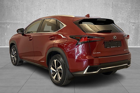 Lexus NX300h 3 of 5