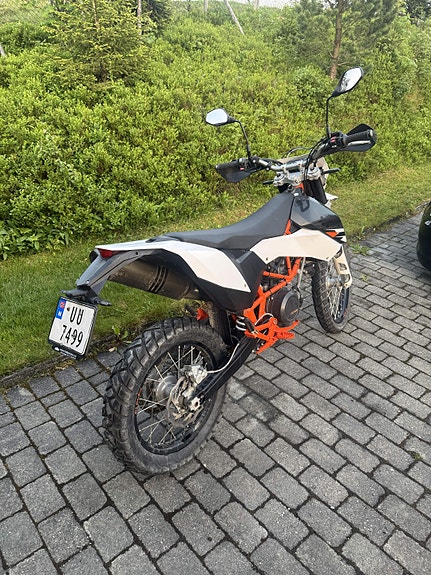 KTM 690 Enduro R 5 of 5
