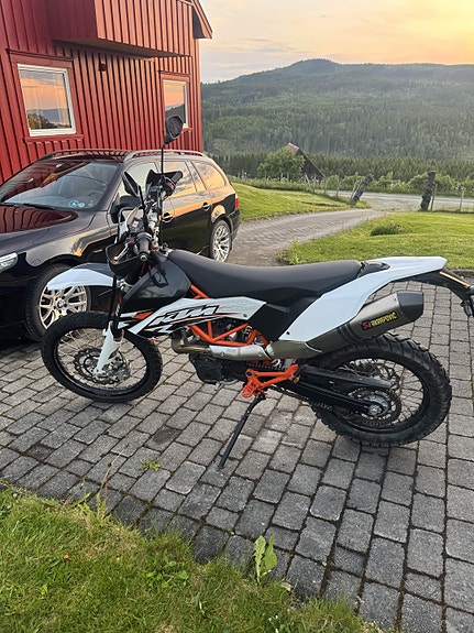 KTM 690 Enduro R 4 of 5