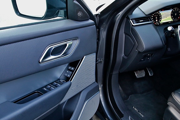 Land Rover Range Rover Velar 14 of 30