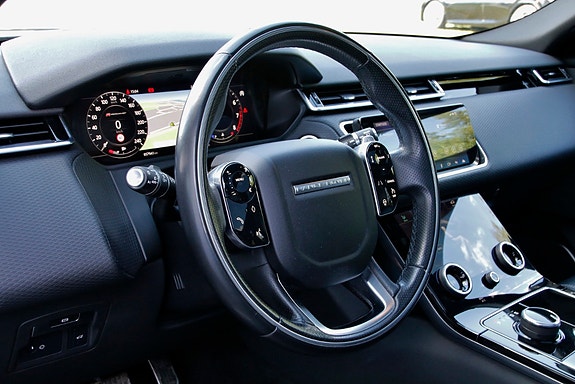Land Rover Range Rover Velar 16 of 30