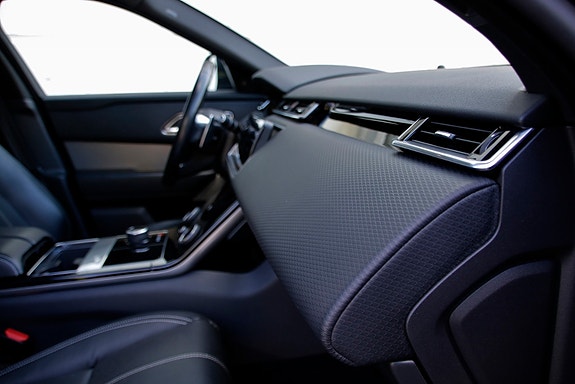 Land Rover Range Rover Velar 24 of 30