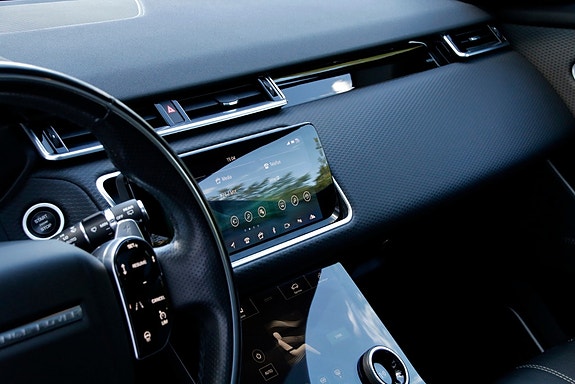 Land Rover Range Rover Velar 18 of 30