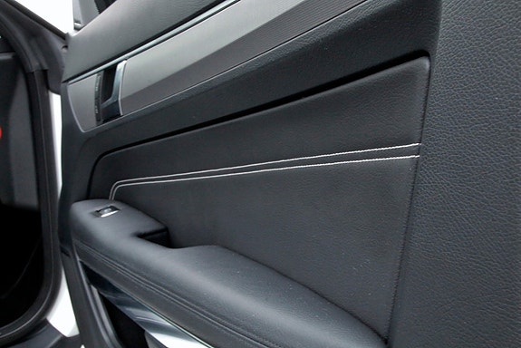Mercedes-Benz E220 d 27 of 30