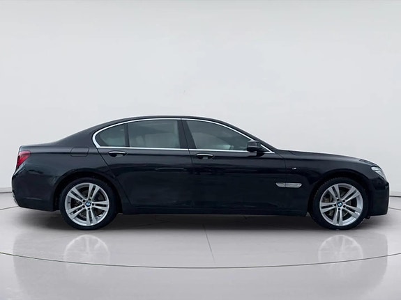 BMW 740d 9 of 30