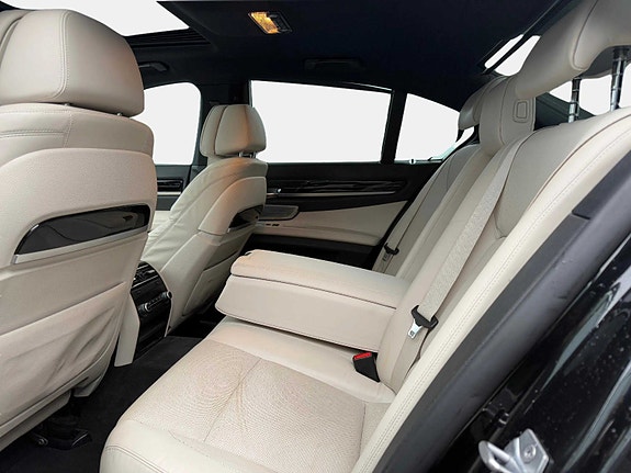 BMW 740d 21 of 30