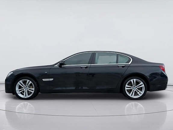 BMW 740d 8 of 30