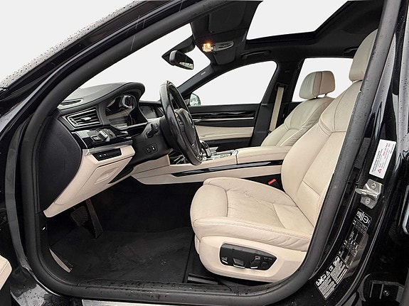 BMW 740d 17 of 30
