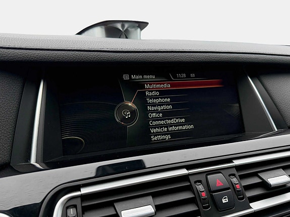 BMW 740d 26 of 30
