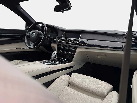 BMW 740d 13 of 30