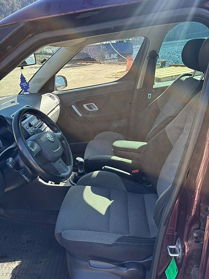 Skoda Roomster 5 of 8