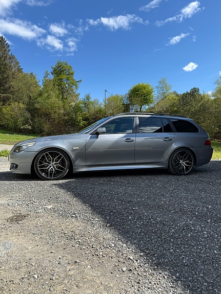 BMW 525d 2 of 5