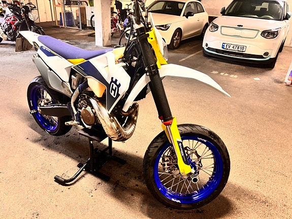 Husqvarna TE 300i 8 of 25