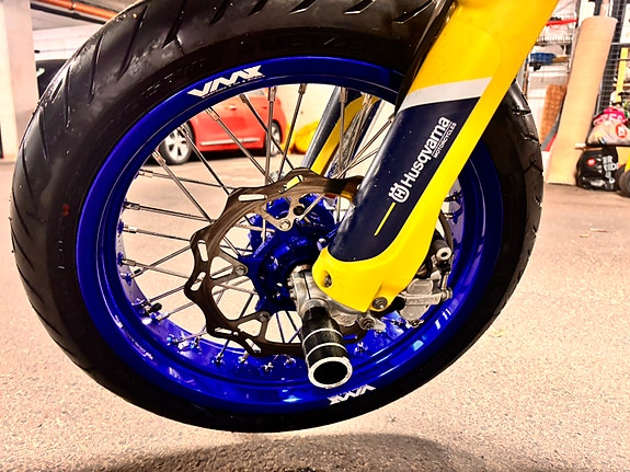 Husqvarna TE 300i 12 of 25