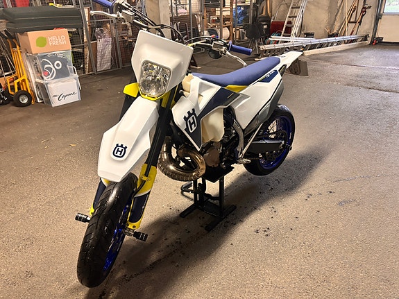 Husqvarna TE 300i 3 of 25