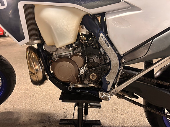 Husqvarna TE 300i 10 of 25