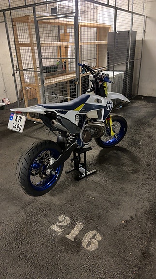 Husqvarna TE 300i 2 of 25