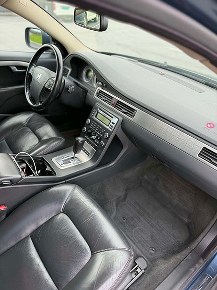 Volvo XC70 18 of 24