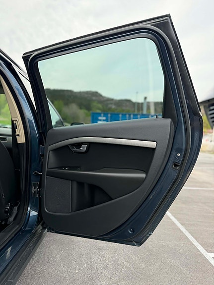 Volvo XC70 12 of 24