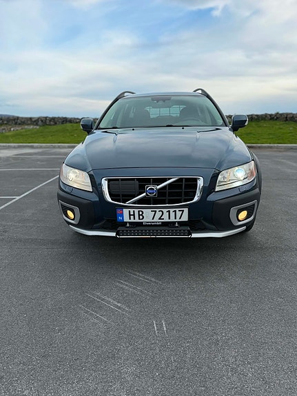 Volvo XC70 2 of 24