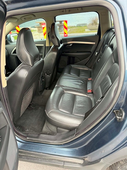 Volvo XC70 11 of 24