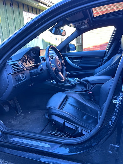 BMW 318d 23 of 30