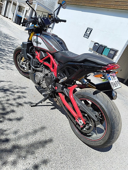 INDIAN FTR R Carbon 2 of 5
