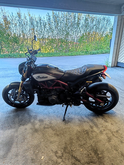 INDIAN FTR R Carbon 4 of 5