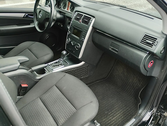 Mercedes-Benz B180 11 of 13