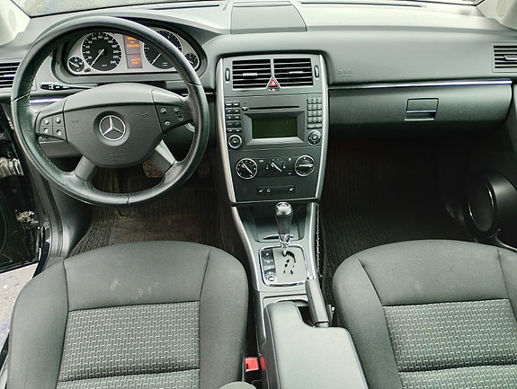 Mercedes-Benz B180 8 of 13