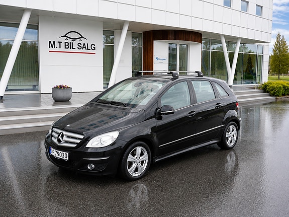 Mercedes-Benz B180 3 of 5